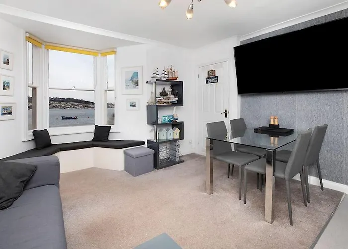 Beach Front Flat Shaldon With Parking