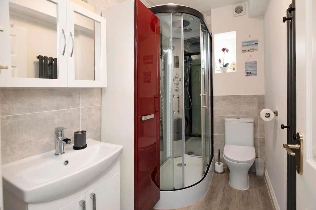 Front Flat With Parking Apartment Shaldon