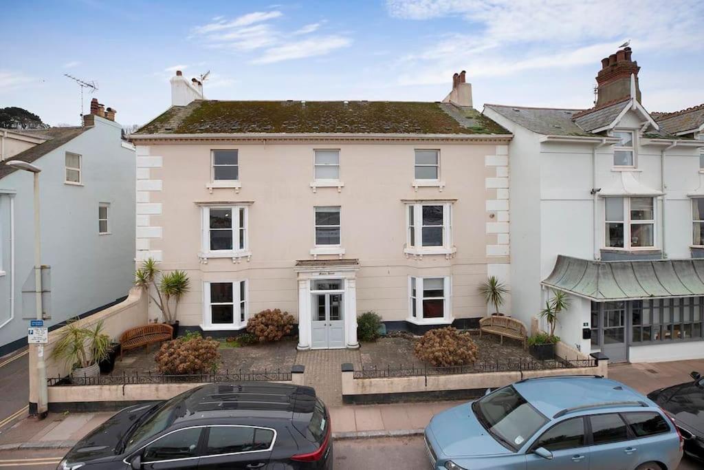Front Flat With Parking Shaldon